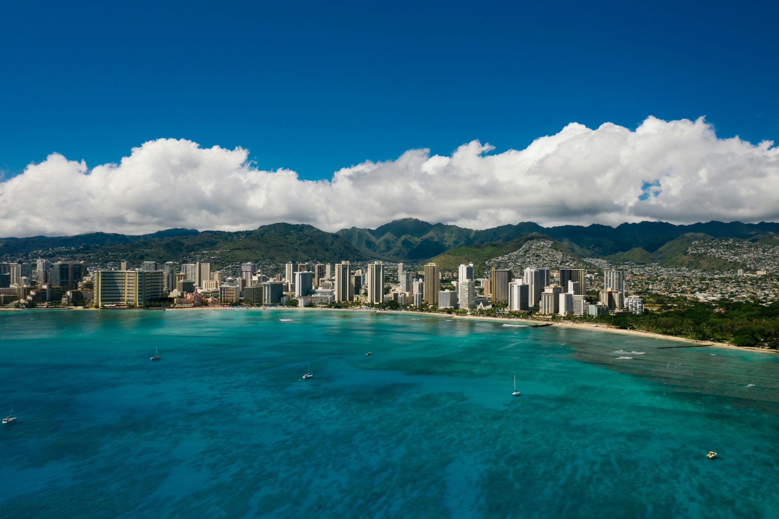 A key visual for the Gated Community vs Independent House choice.